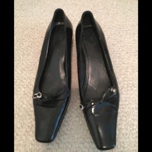 Coach pumps 7b patent leather with signature fobs